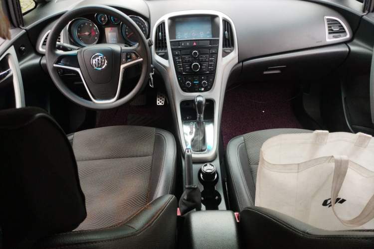 Used Buick GT 2012 XT 1.6T Fashion Sport Edition Audio And AC Panel