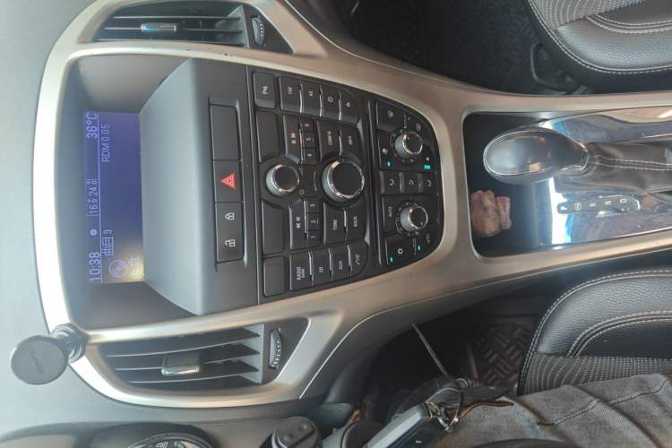 Used Buick GT 2012 XT 1.6L Automatic Fashion Edition Audio And AC Panel