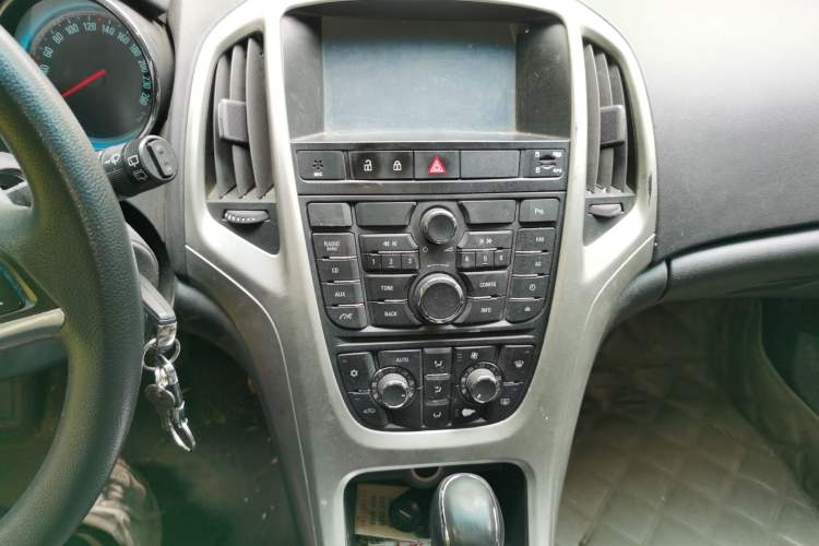 Used Buick GT 2012 XT 1.6L Automatic Fashion Edition Audio And AC Panel
