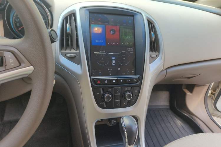 Used Buick GT 2012 GT 1.6L Automatic Fashion Edition Audio And AC Panel