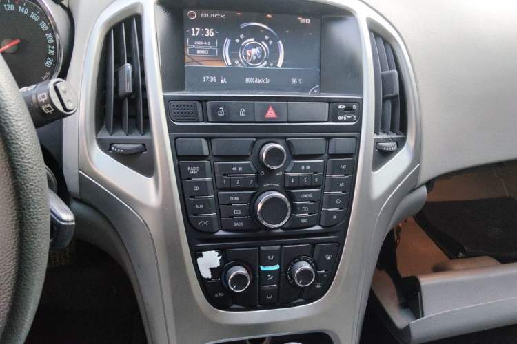 Used Buick GT 2012 XT 1.6L Automatic Fashion Edition Audio And AC Panel