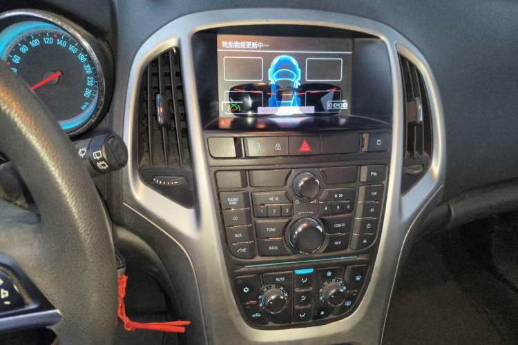 Used Buick GT 2012 XT 1.6L Automatic Fashion Edition Audio And AC Panel