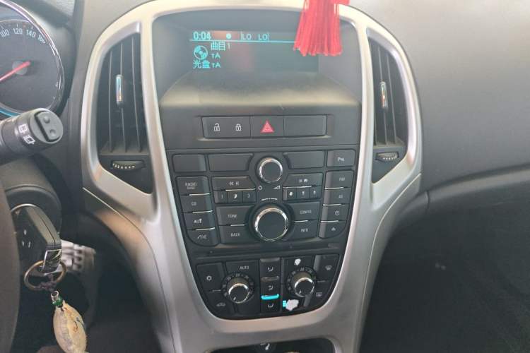 Used Buick GT 2012 XT 1.6L Automatic Fashion Edition Audio And AC Panel