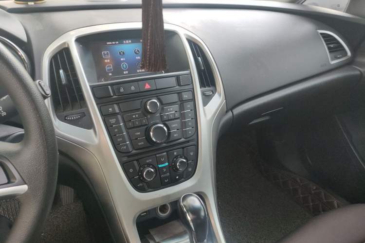 Used Buick GT 2012 XT 1.6T Fashion Sport Edition Audio And AC Panel