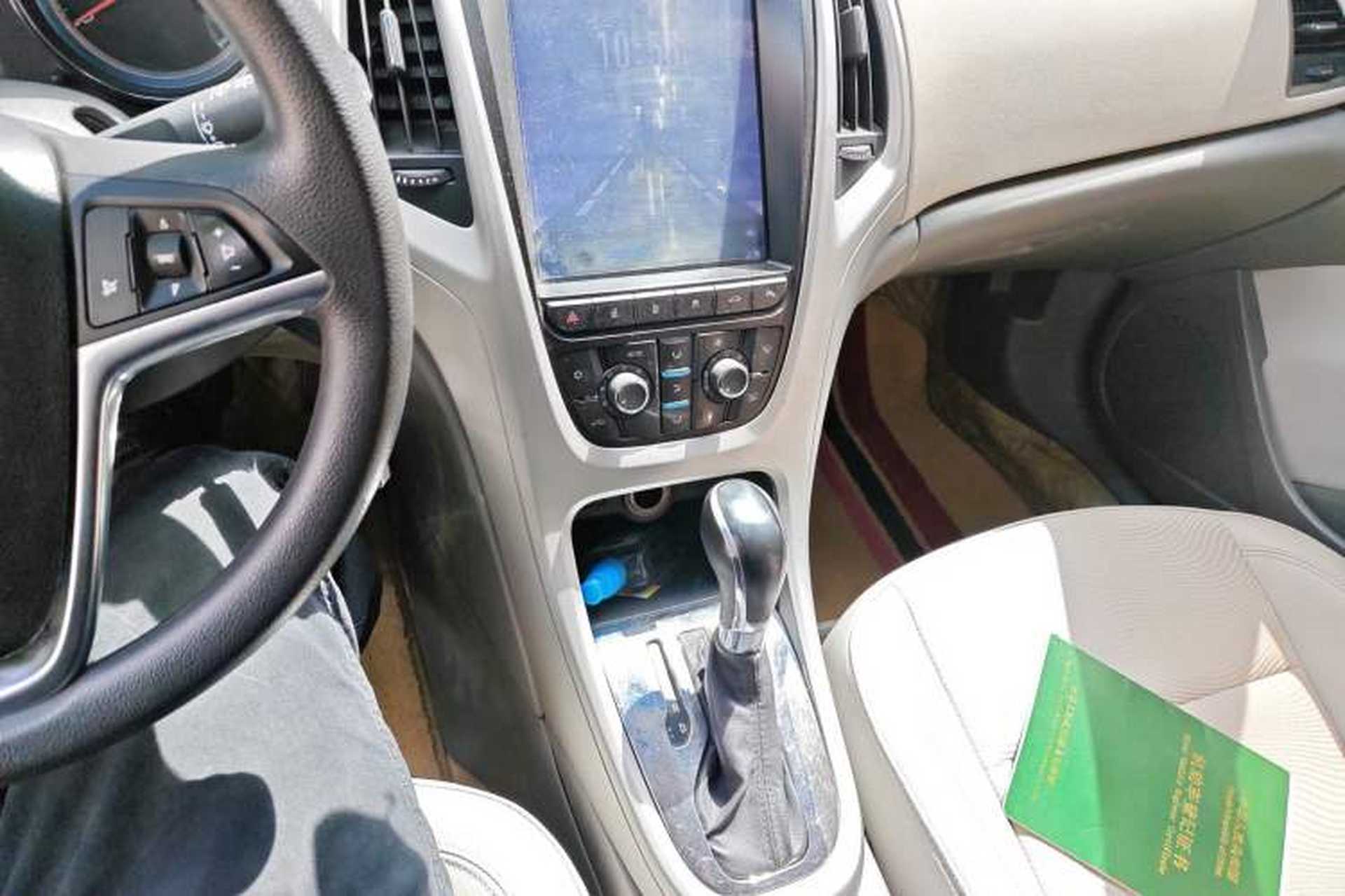 Used Buick GT 2012 XT 1.6L Automatic Fashion Edition Audio And AC Panel