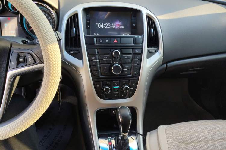 Used Buick GT 2012 XT 1.6L Automatic Fashion Edition Audio And AC Panel