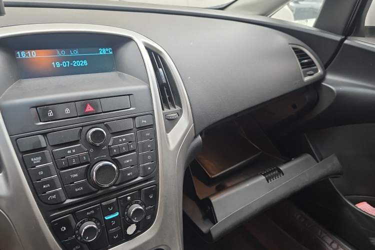 Used Buick GT 2012 XT 1.6L Automatic Fashion Edition Audio And AC Panel