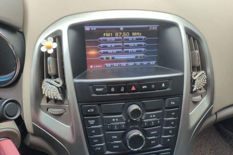 Used Buick GT 2012 GT 1.6L Automatic Fashion Edition Audio And AC Panel