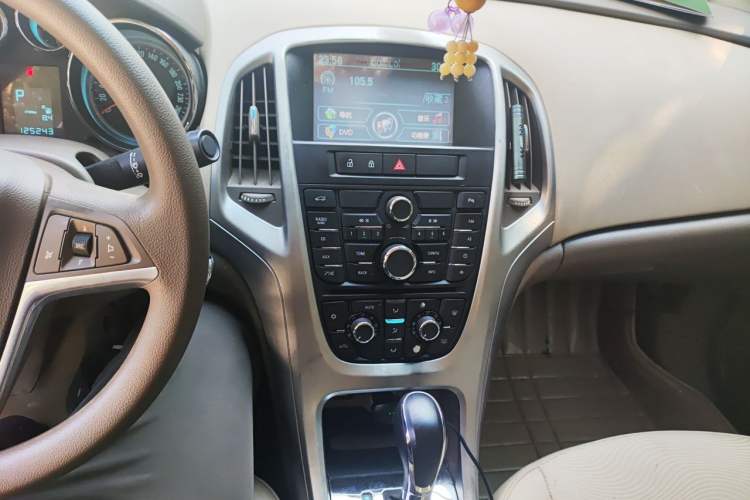 Used Buick GT 2012 GT 1.6L Automatic Fashion Edition Audio And AC Panel