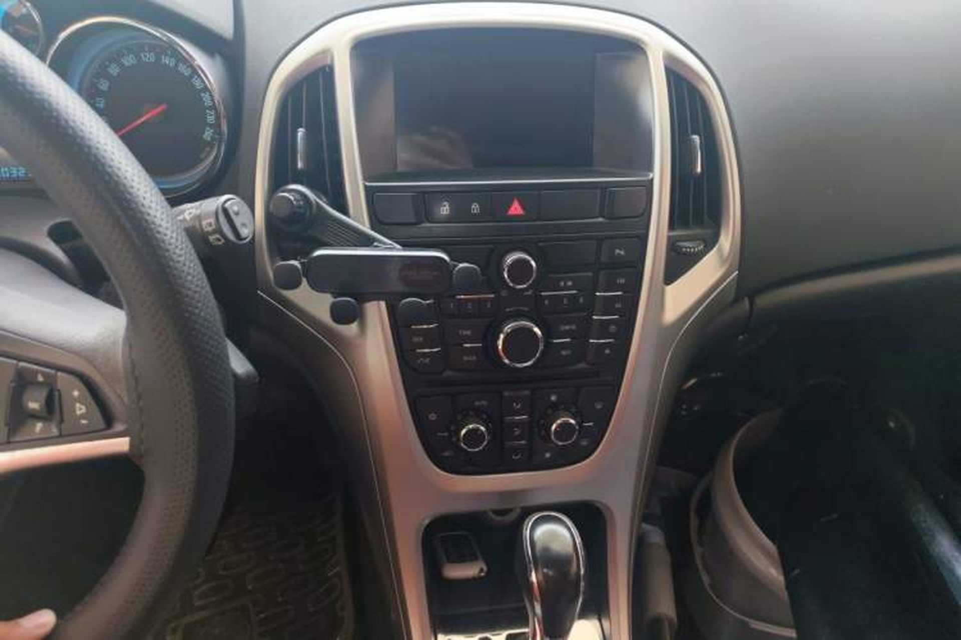 Used Buick GT 2012 XT 1.6L Automatic Fashion Edition Audio And AC Panel