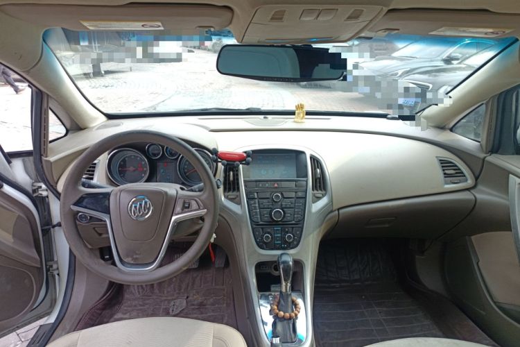 Used Buick GT 2012 GT 1.6L Automatic Fashion Edition Center Console