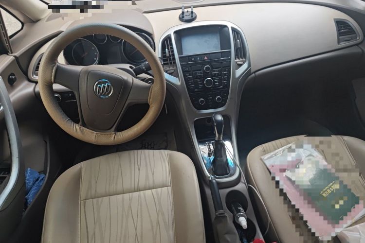 Used Buick GT 2012 GT 1.6L Automatic Comfort Edition Center Console