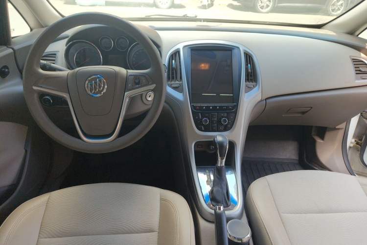Used Buick GT 2012 GT 1.6L Automatic Fashion Edition Center Console