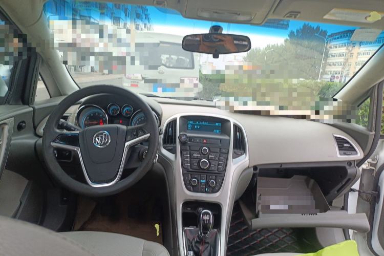 Used Buick GT 2012 XT 1.6L Manual Entry-Level Model Center Console