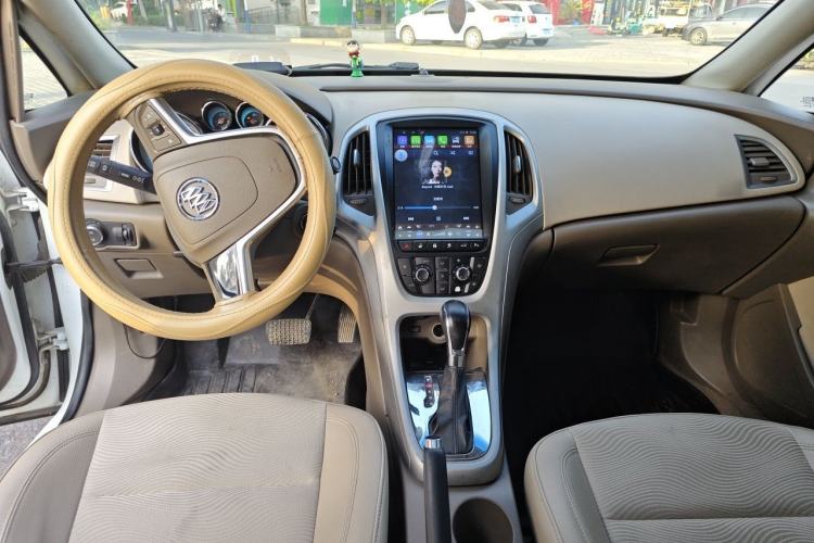 Used Buick GT 2012 GT 1.6L Automatic Fashion Edition Center Console