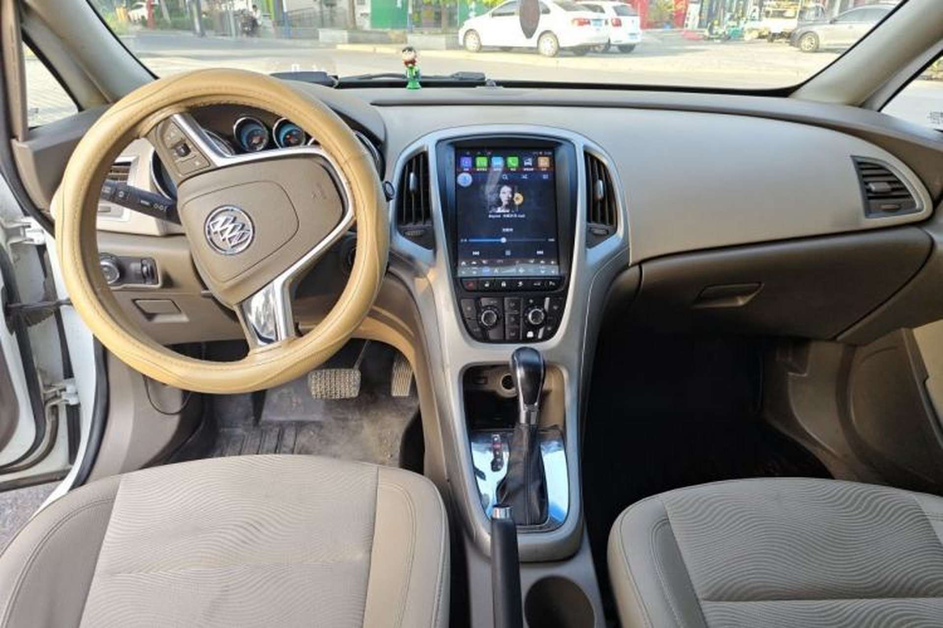 Used Buick GT 2012 GT 1.6L Automatic Fashion Edition Center Console
