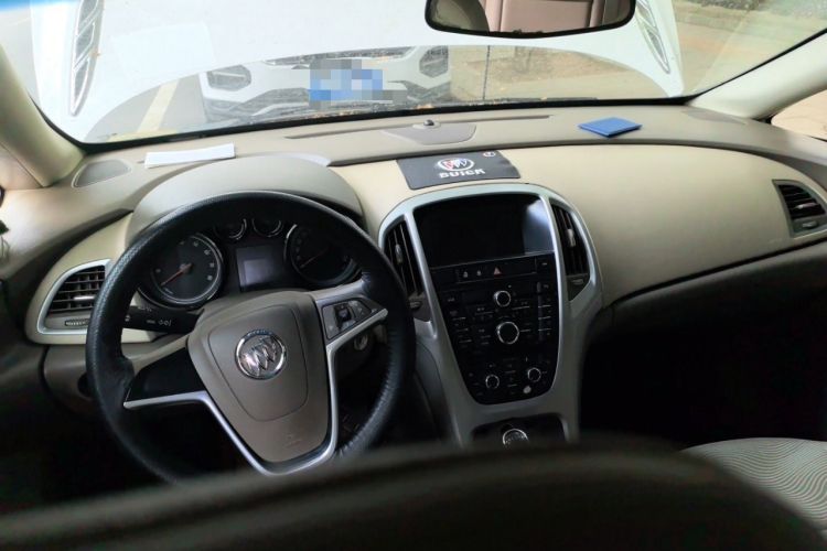 Used Buick GT 2012 GT 1.6L Manual Entry-Level Model Center Console