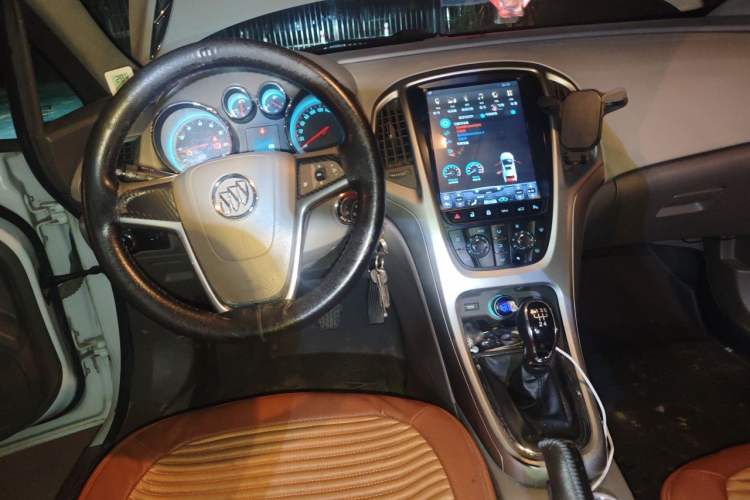 Used Buick GT 2012 GT 1.6L Manual Entry-Level Model Center Console