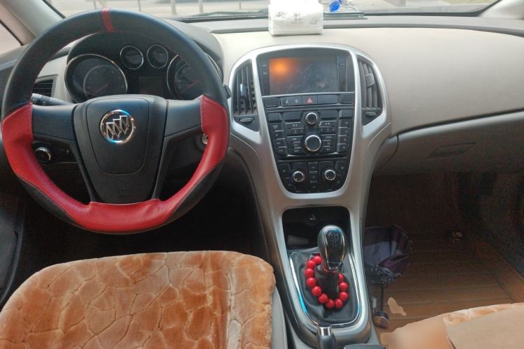Used Buick GT 2012 XT 1.6L Manual Comfort Edition Center Console