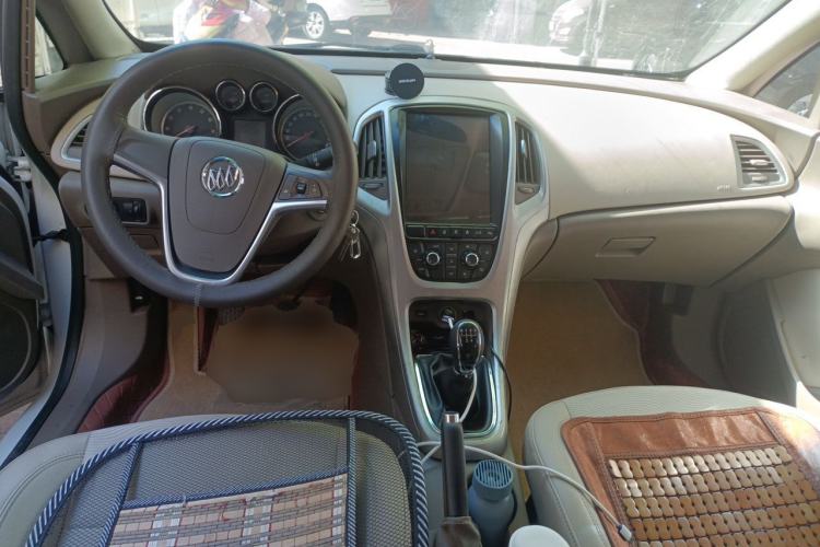 Used Buick GT 2012 GT 1.6L Manual Entry-Level Model Center Console