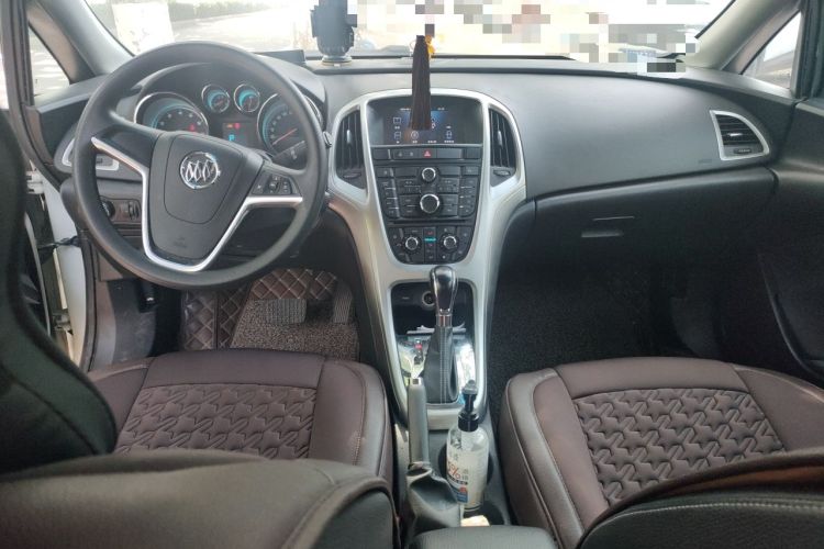 Used Buick GT 2012 XT 1.6T Fashion Sport Edition Center Console