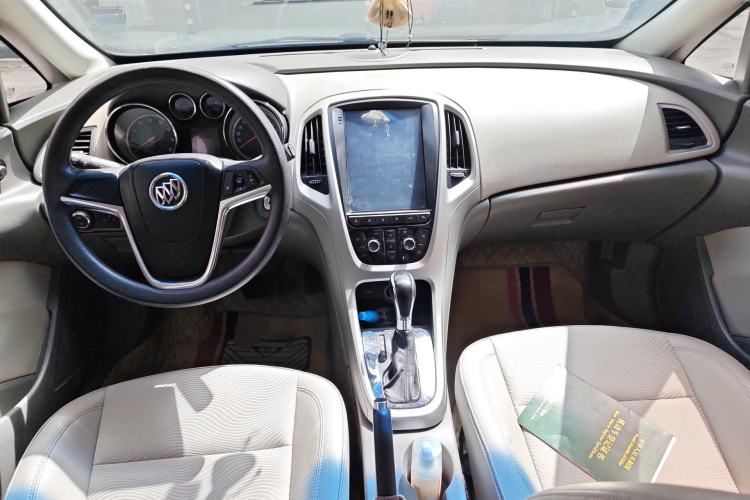 Used Buick GT 2012 XT 1.6L Automatic Fashion Edition Center Console