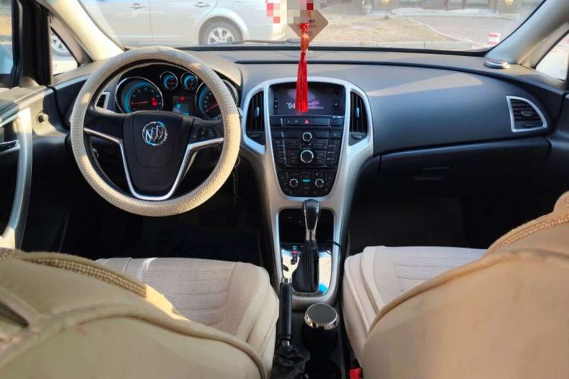 Used Buick GT 2012 XT 1.6L Automatic Fashion Edition Center Console