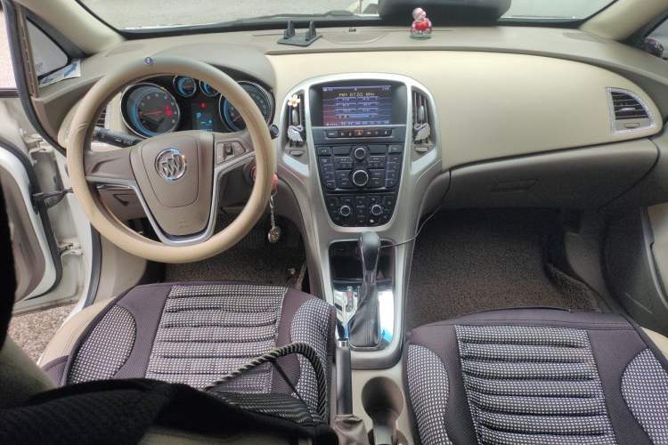 Used Buick GT 2012 GT 1.6L Automatic Fashion Edition Center Console