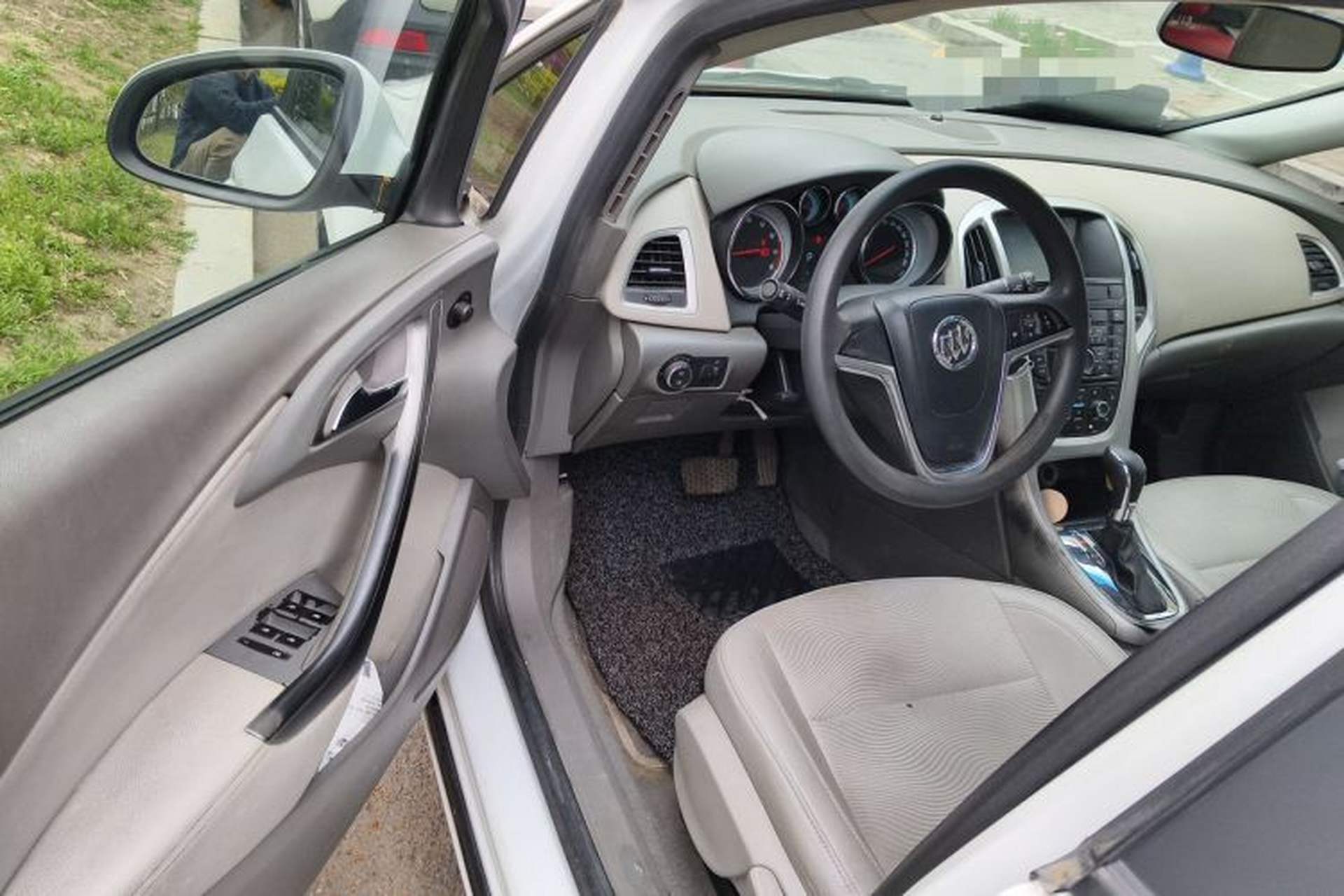 Used Buick GT 2012 XT 1.6L Automatic Fashion Edition Driver Seat