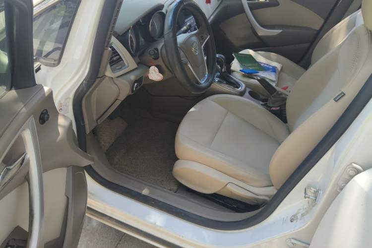 Used Buick GT 2012 GT 1.6L Automatic Fashion Edition Driver Seat