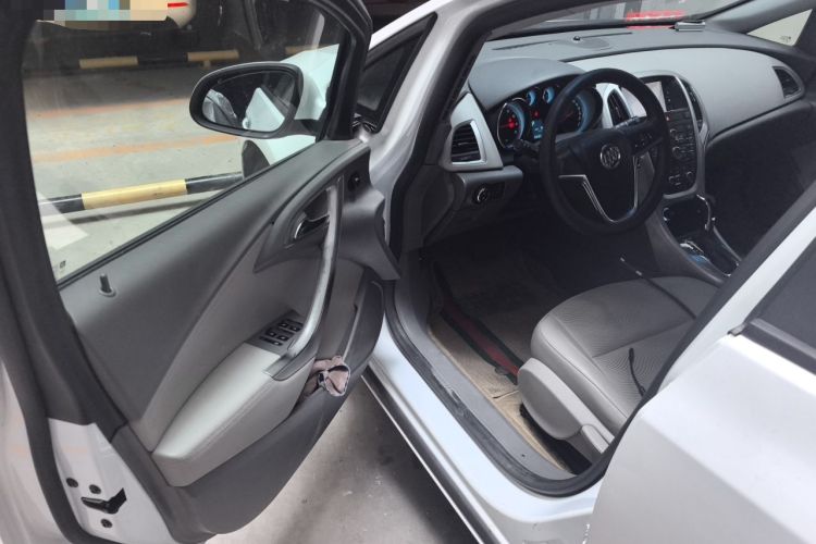 Used Buick GT 2012 XT 1.6L Automatic Fashion Edition Driver Seat