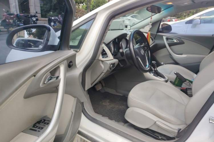 Used Buick GT 2012 XT 1.6L Automatic Fashion Edition Driver Seat