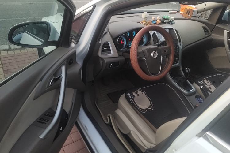 Used Buick GT 2012 GT 1.6L Manual Entry-Level Model Driver Seat
