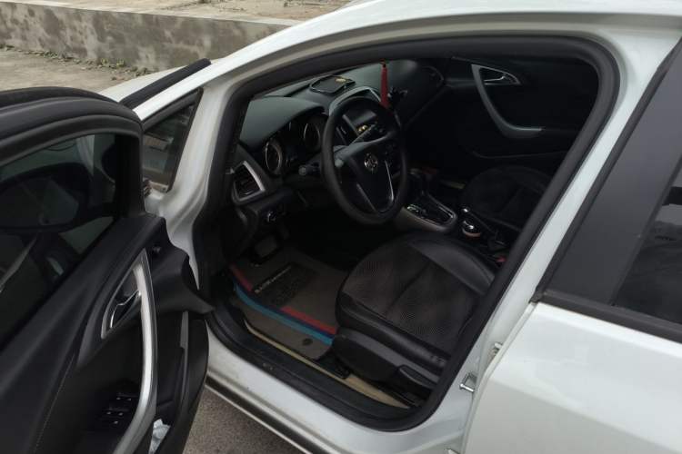 Used Buick GT 2012 XT 1.6L Automatic Comfort Edition Driver Seat
