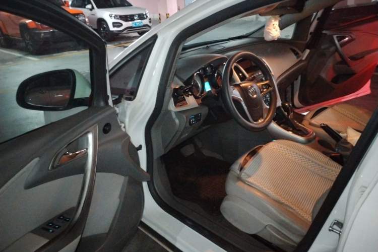 Used Buick GT 2012 XT 1.6L Automatic Fashion Edition Driver Seat