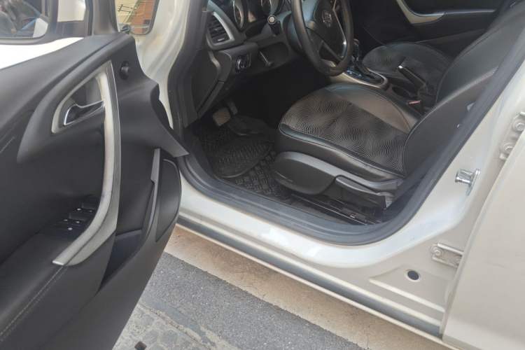 Used Buick GT 2012 XT 1.6L Automatic Fashion Edition Driver Seat