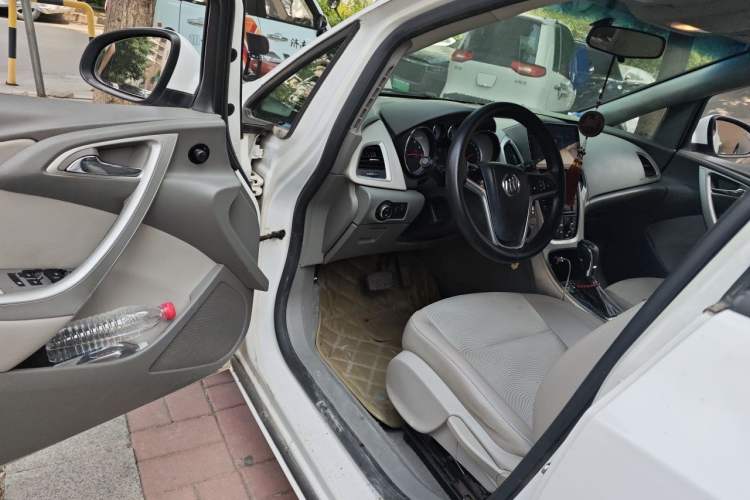 Used Buick GT 2012 XT 1.6L Automatic Fashion Edition Driver Seat
