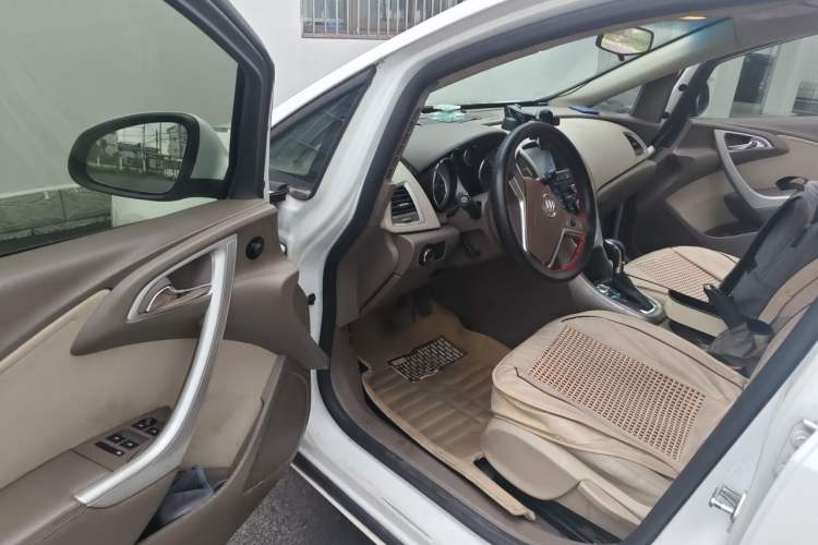 Used Buick GT 2012 GT 1.6L Automatic Fashion Edition Driver Seat