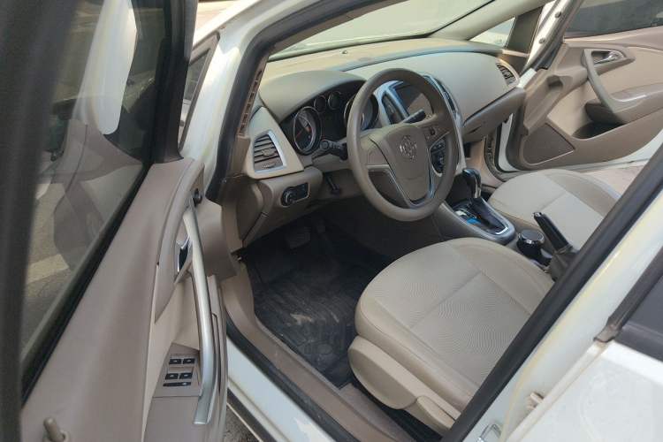 Used Buick GT 2012 GT 1.6L Automatic Fashion Edition Driver Seat