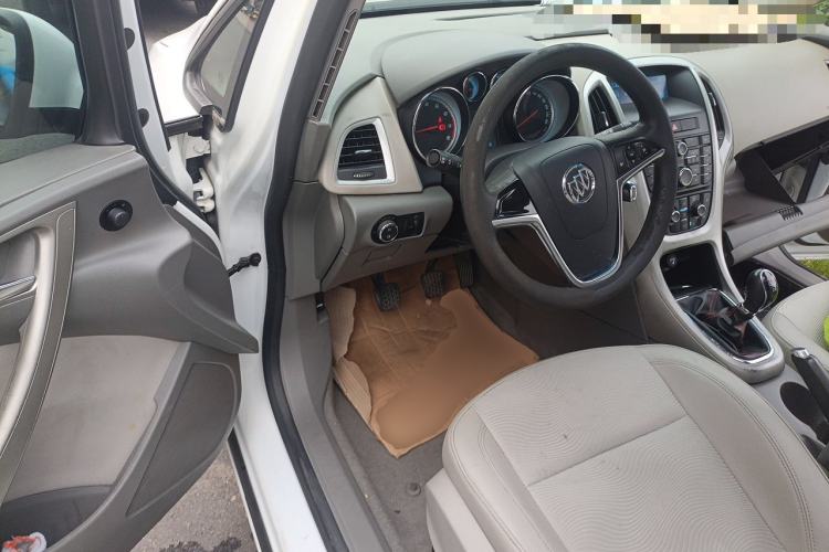 Used Buick GT 2012 XT 1.6L Manual Entry-Level Model Driver Seat