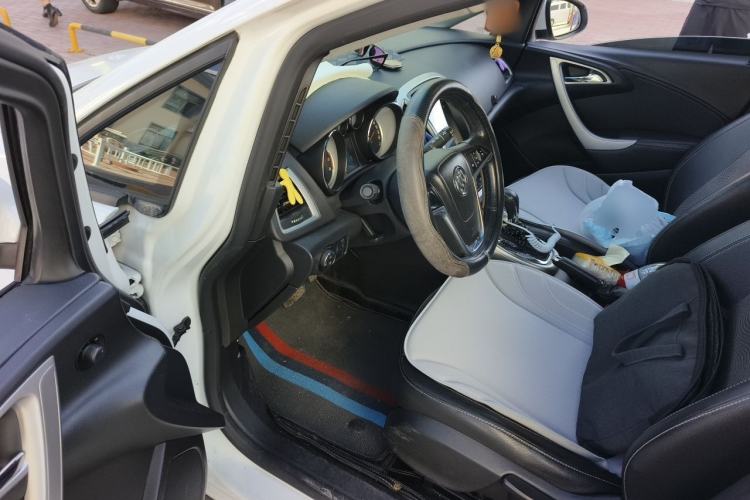 Used Buick GT 2012 XT 1.6L Automatic Fashion Edition Driver Seat