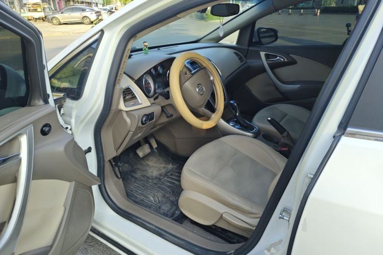 Used Buick GT 2012 GT 1.6L Automatic Fashion Edition Driver Seat