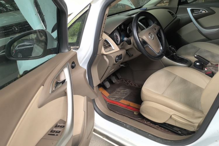 Used Buick GT 2012 GT 1.6L Manual Entry-Level Model Driver Seat