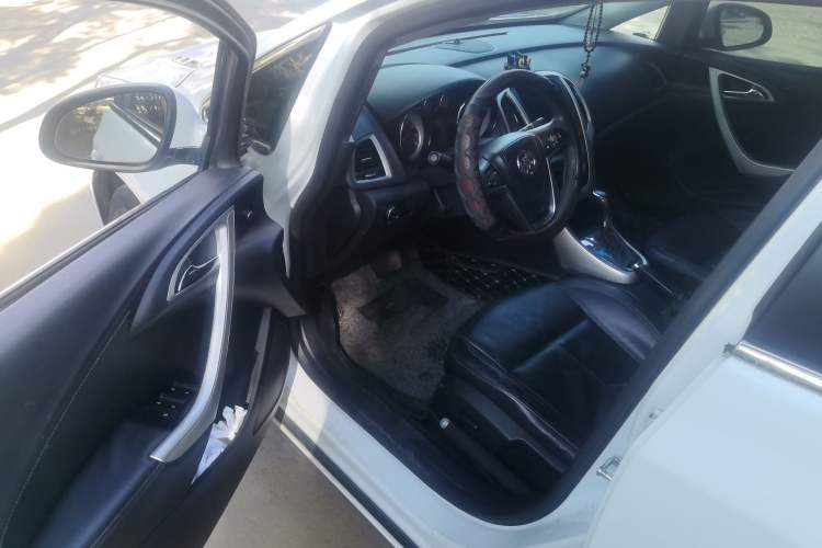 Used Buick GT 2012 GT 1.8L Automatic Fashionable Leather Edition Driver Seat