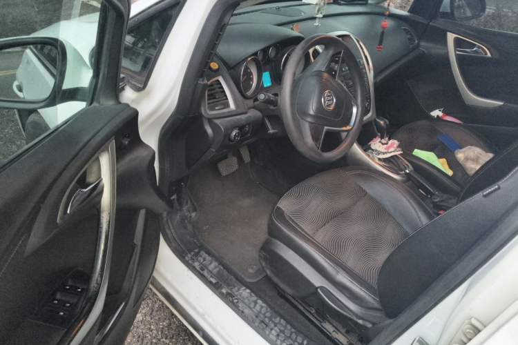 Used Buick GT 2012 XT 1.6L Automatic Fashion Edition Driver Seat
