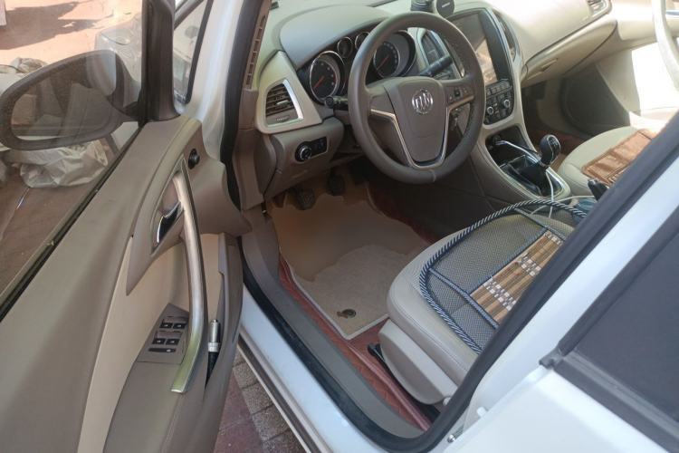 Used Buick GT 2012 GT 1.6L Manual Entry-Level Model Driver Seat