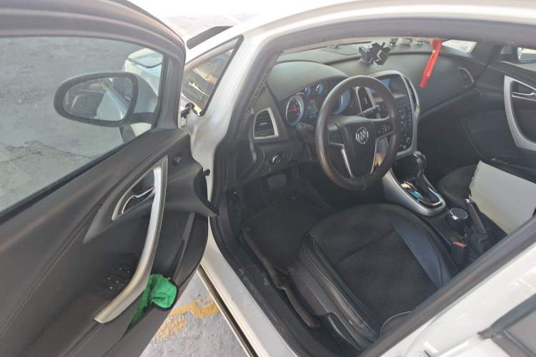 Used Buick GT 2012 XT 1.6L Automatic Fashion Edition Driver Seat