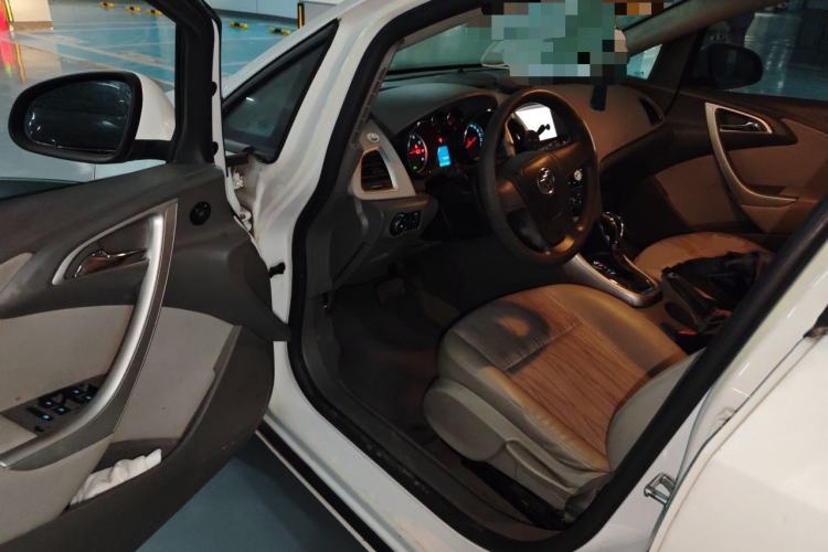 Used Buick GT 2012 XT 1.6L Automatic Comfort Edition Driver Seat