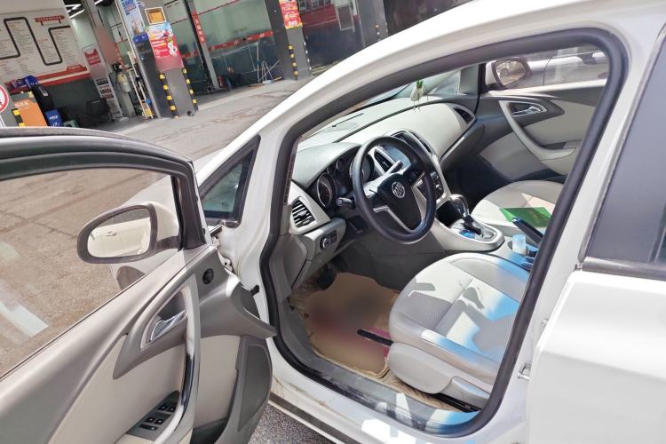 Used Buick GT 2012 XT 1.6L Automatic Fashion Edition Driver Seat