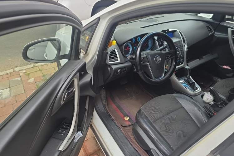 Used Buick GT 2012 XT 1.6L Automatic Fashion Edition Driver Seat
